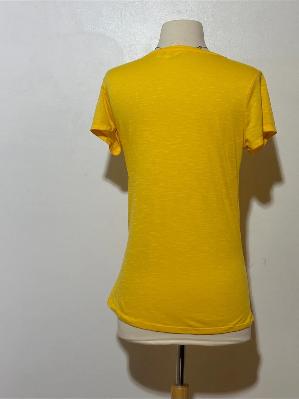 just‎ be Yellow Twist-Knot Short Sleeve Tee